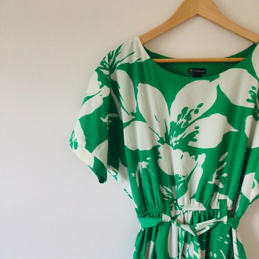 {New Directions} green floral polyester tie dress